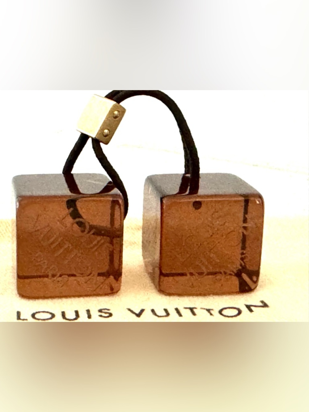 LOUIS VUITTON Dice/ Cube Hair Ties Brown Resin - LV Paris + LV Dust Bag - Picture 5 of 5